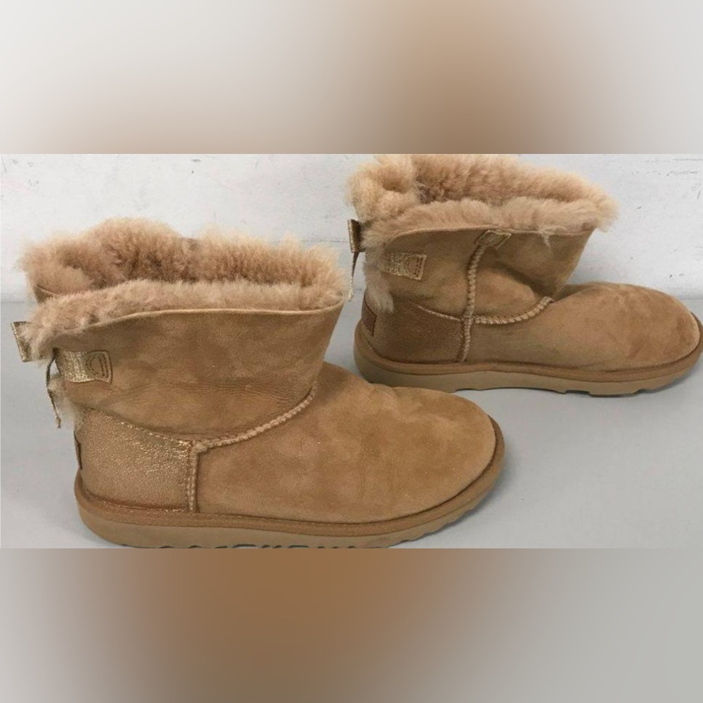 UGG, women’s 5, Glittering Gold UGG bow Boots, Gently preloved EUC - Picture 3 of 11